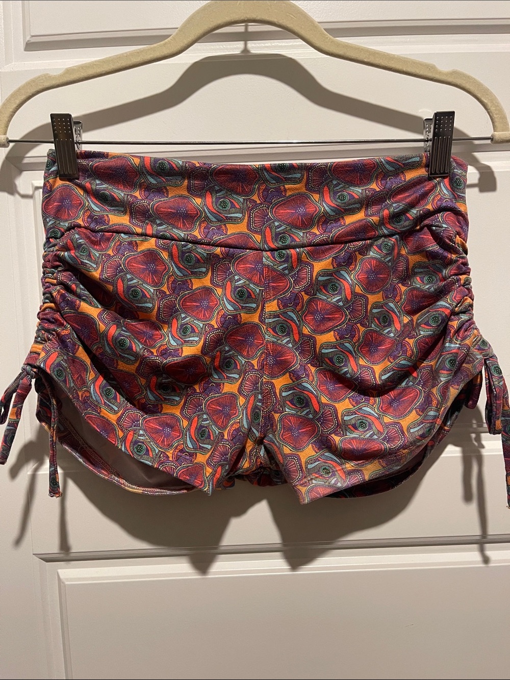 Abstract Floral Ruched Side Bike Shorts in Multicolor